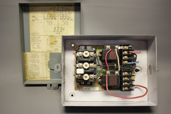 ALLEN BRADLEY REVERSING MOTOR STARTER IN ENCLOSURE 705-TAD SERIES CC