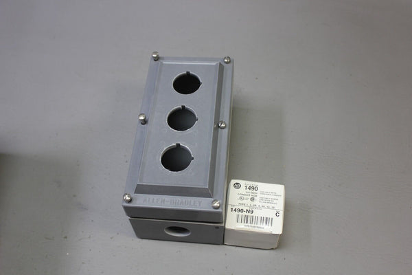 NEW ALLEN BRADLEY ENCLOSURE WITH HUB 800R-3HZ4R B