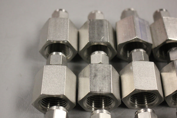NEW SWAGELOK FITTING LOT OF 15 SS-400-7-8
