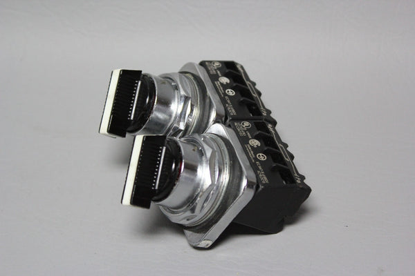 LOT OF 2 SIEMENS SELECTOR SWITCH 2 POSITION  W/CONTACT BLOCK  52SA2AAB W/52BJK