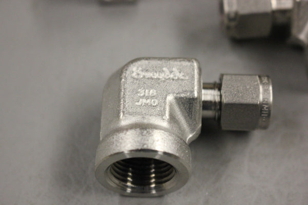 NEW SWAGELOK FITTING LOT OF 5 SS-400-8-6