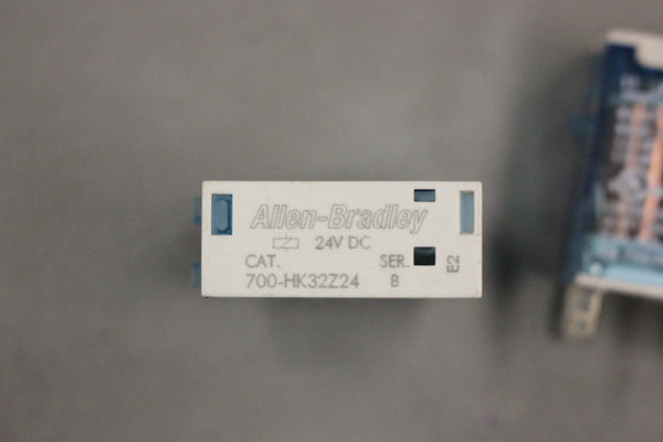 LOT OF 2 ALLEN-BRADLEY 700-HK32Z24 CONTROL RELAYS