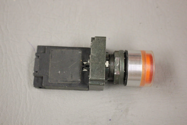 ALLEN BRADLEY RED ILLUMINATED PUSH BUTTON 800E-2T5 SER A