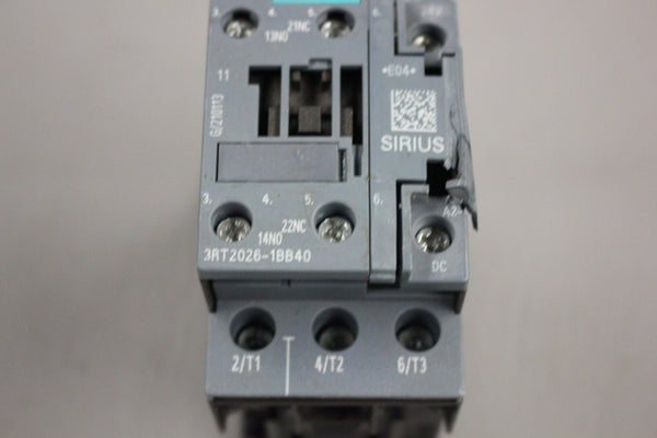 SIEMENS SIRIUS CONTACTOR 3RT2026-1BB40 (HAS A CRACK)
