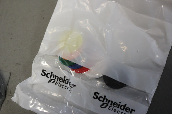 NEW SCHNIEDER ELECTRIC NON ILLUMINATED MOMENTARY BUTTON 9001KR1U