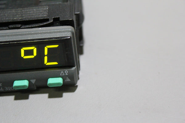 CAL CONTROLS TEMPERATURE CONTROLLER 3200