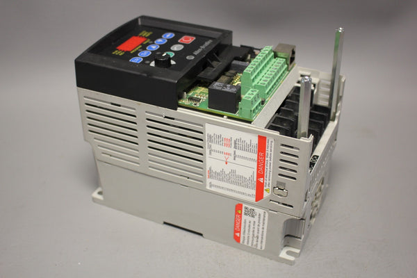 ALLEN BRADLEY POWERFLEX 3HP AC DRIVE  22B-D6P0N104 A