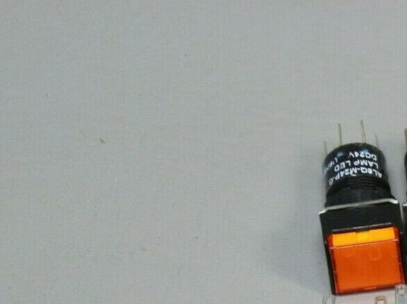 NEW IDEC AMBER OILTIGHT ILLUMINATED PUSHBUTTON  AL6-M AL6Q-M24P-A