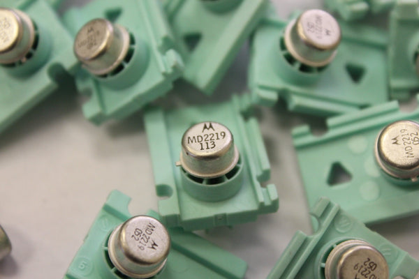 19  Motorola MD2219 Transistors 