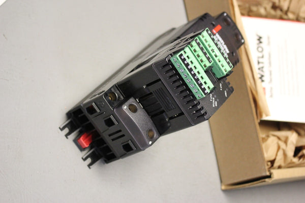 NEW WATLOW INTEGRATED TEMPERATURE CONTROLLER  STKL-F2MG-BAAA