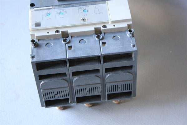 SCHNEIDER/SQUARE D POWERPACT 400A CIRCUIT BREAKER WITH TRIP UNIT DGN36400E20