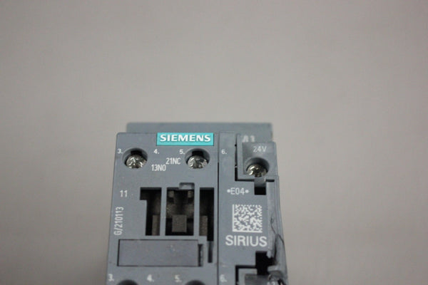 SIEMENS SIRIUS CONTACTOR 3RT2026-1BB40 (HAS A CRACK)