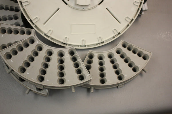 HP AUTOSAMPLER GAS CHROMATOGRAPH 18596B + BRACKETS/TRAYS