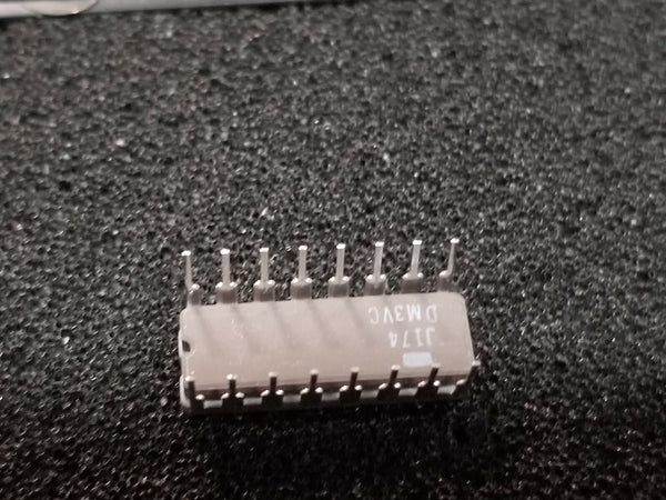 New Old Stock SB 10174F (MC10174) Ceramic Dip IC