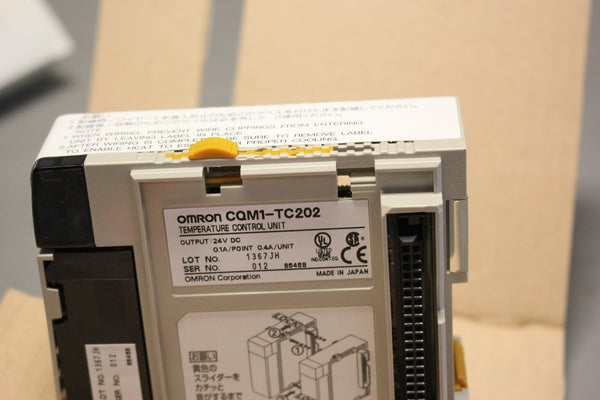 NEW OMRON TEMPERATURE CONTROL UNIT PLC MODULE  CQM1-TC202