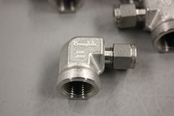 NEW SWAGELOK FITTING LOT OF 5 SS-400-8-6