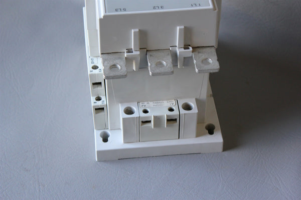 ALLEN BRADLEY 100-D140 CONTACTOR WITH AUX CONTACT 100-D140 B