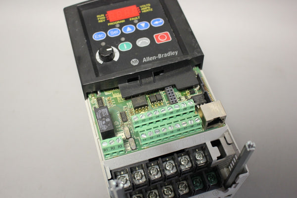 ALLEN BRADLEY POWERFLEX 3HP AC DRIVE  22B-D6P0N104 A