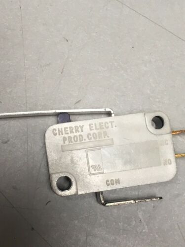 Lot of 2 CHERRY elect E2255HX switchs used