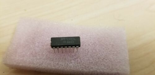 Motorola MC1595L Analog Multiplier Ceramic Dip-14 New Old Stock
