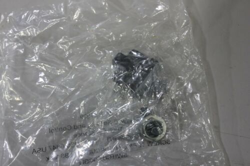 Honeywell 1NT1-8 Toggle Switch SPDT 10A 125V ON-MOMENTARY